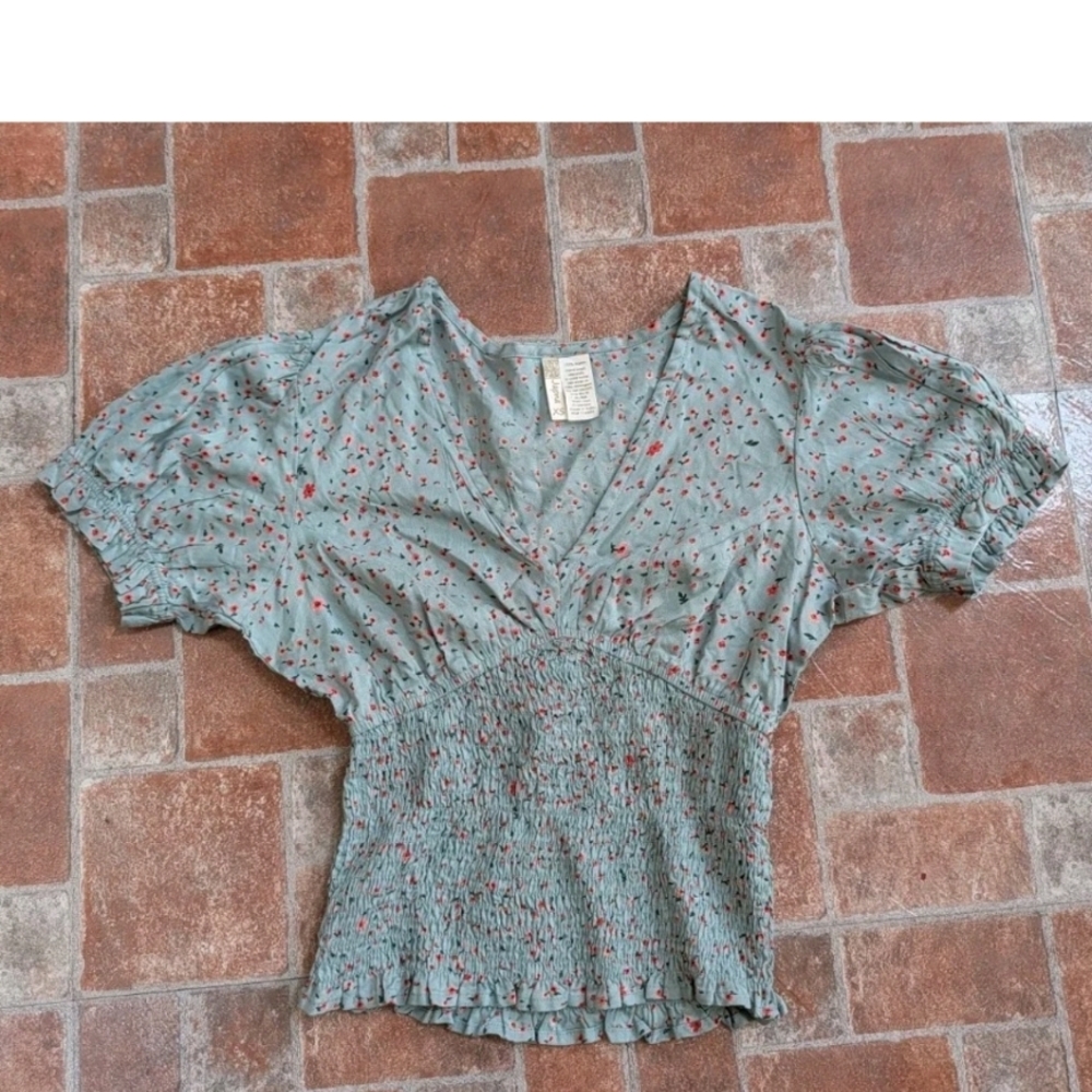 Japna Light Green V Neck Floral Crop Top With A Smocked Bottom Size XS Boho